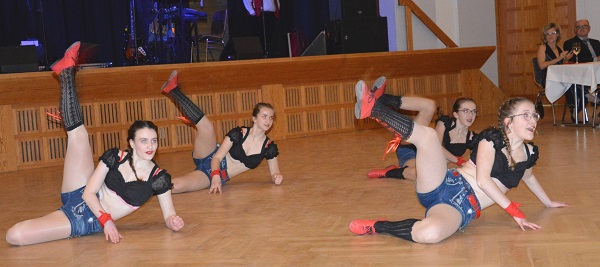 Bild 4: Die Showformation Beatz zeigte eine flotte Darbietung Bild 4: Die Showformation Beatz zeigte eine flotte Darbietung