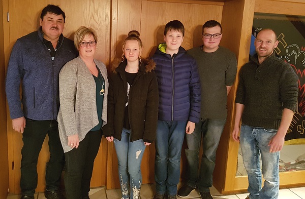 Bild 1: Während der Jugendversammlung am 09.03.2019 wurden Marie Graßl und Nico Lorenz zu den Jugendsprechern der FFW Obertrübenbach gewählt. Bild 1: Während der Jugendversammlung am 09.03.2019 wurden Marie Graßl und Nico Lorenz zu den Jugendsprechern der FFW Obertrübenbach gewählt.